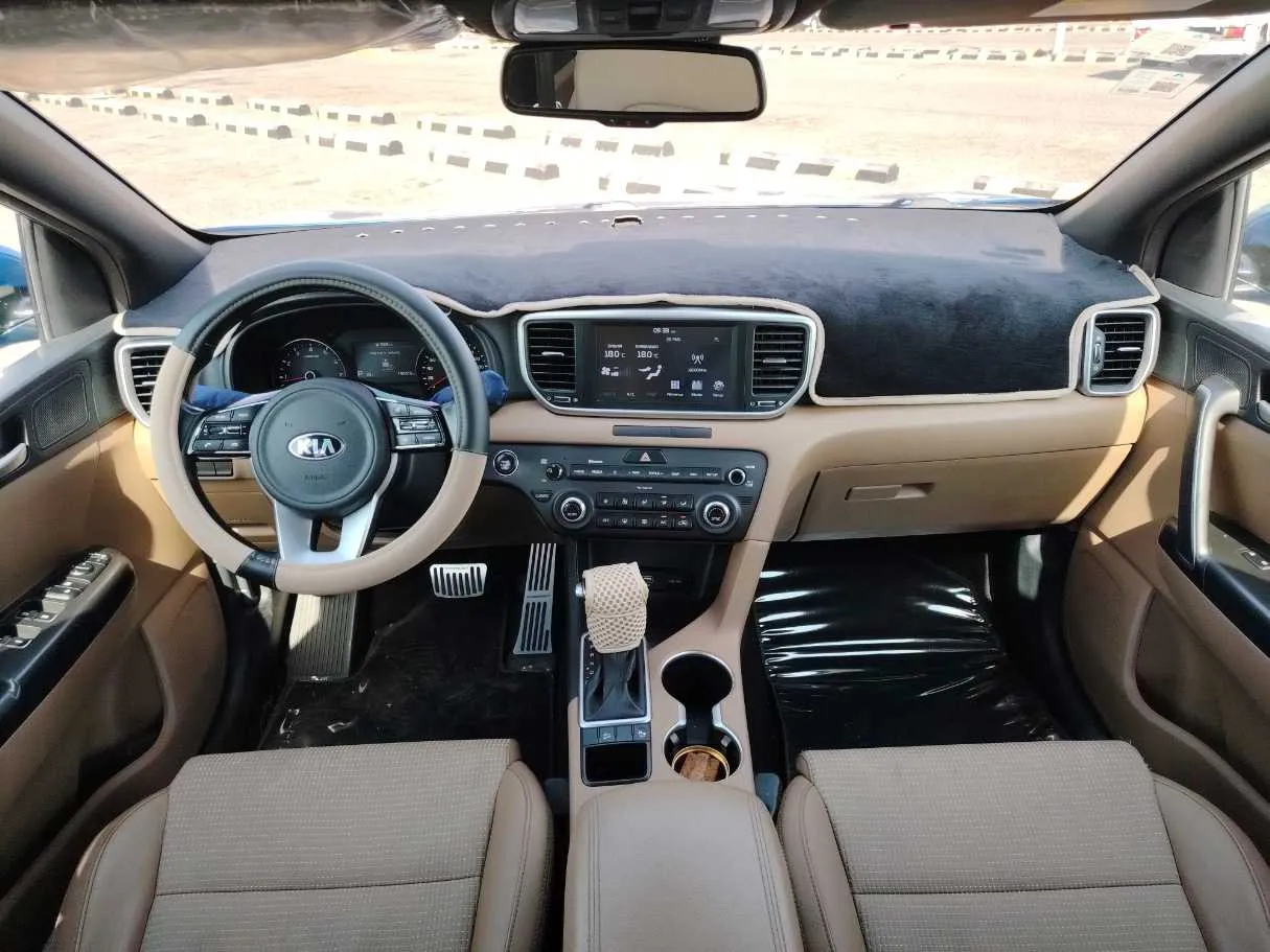 Car image 18