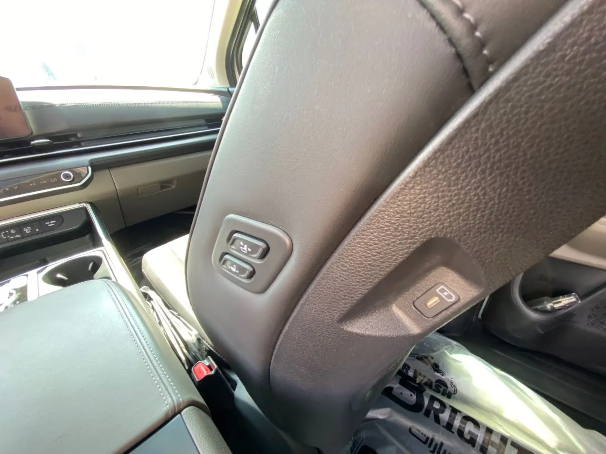 Car image 34
