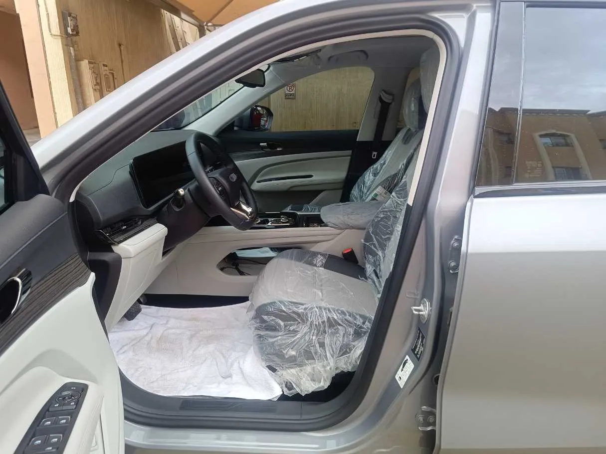 Car image 13