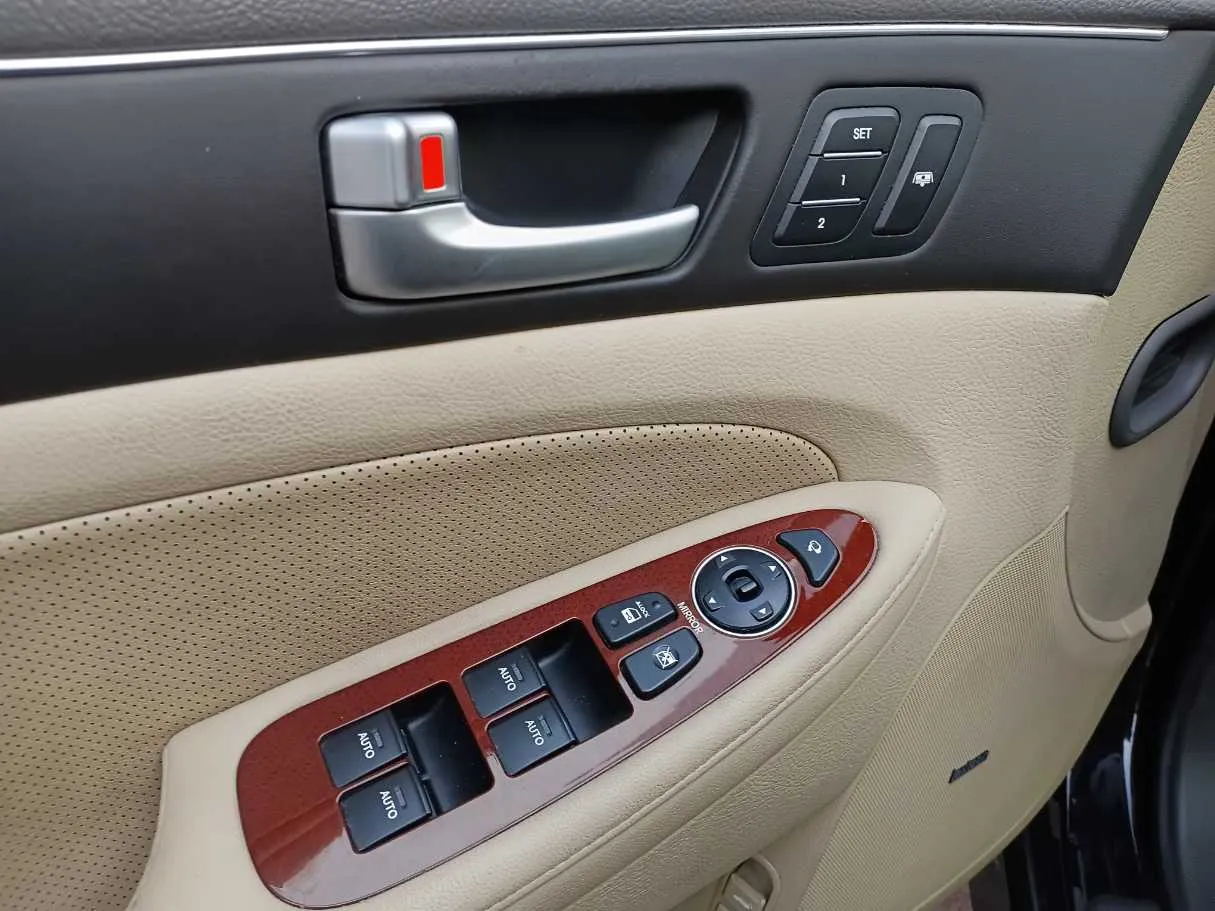Car image 20