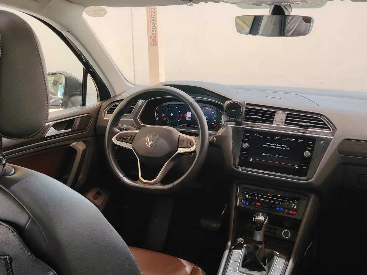 Car image 27