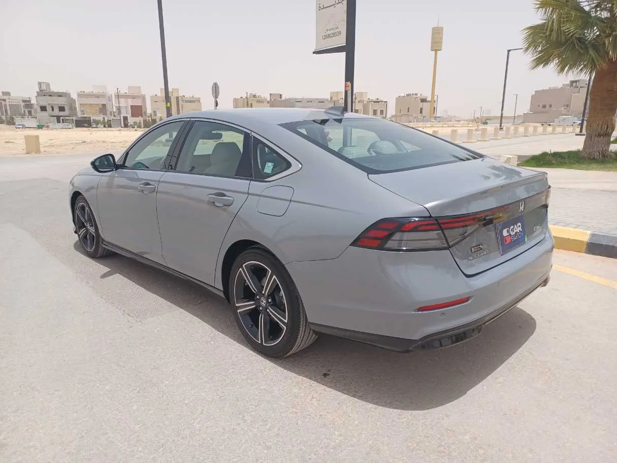 Car image 7