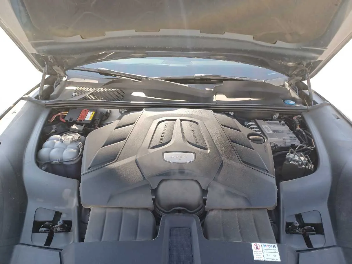 Car image 24