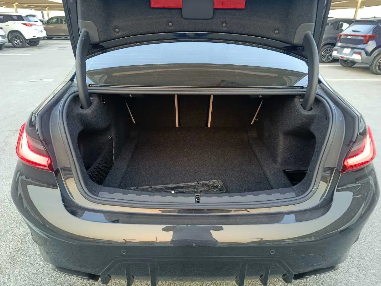 Car image 34