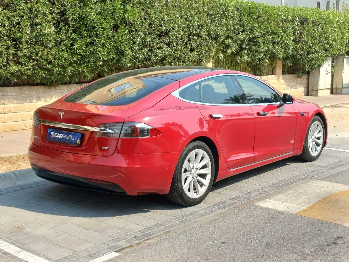 Car image 5