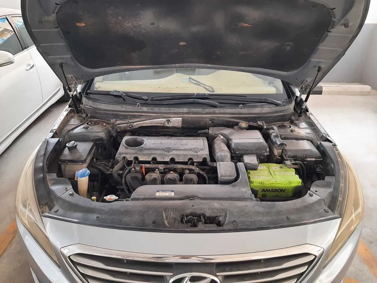 Car image 19