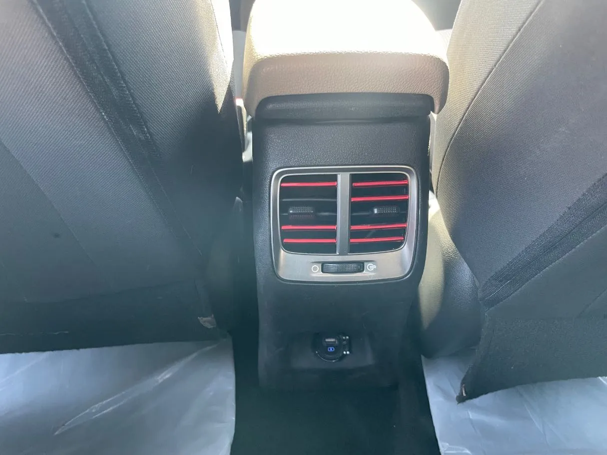 Car image 23