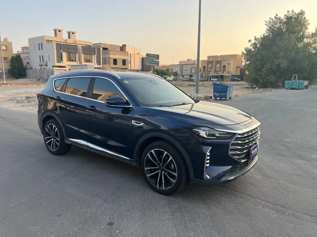 Car image 3