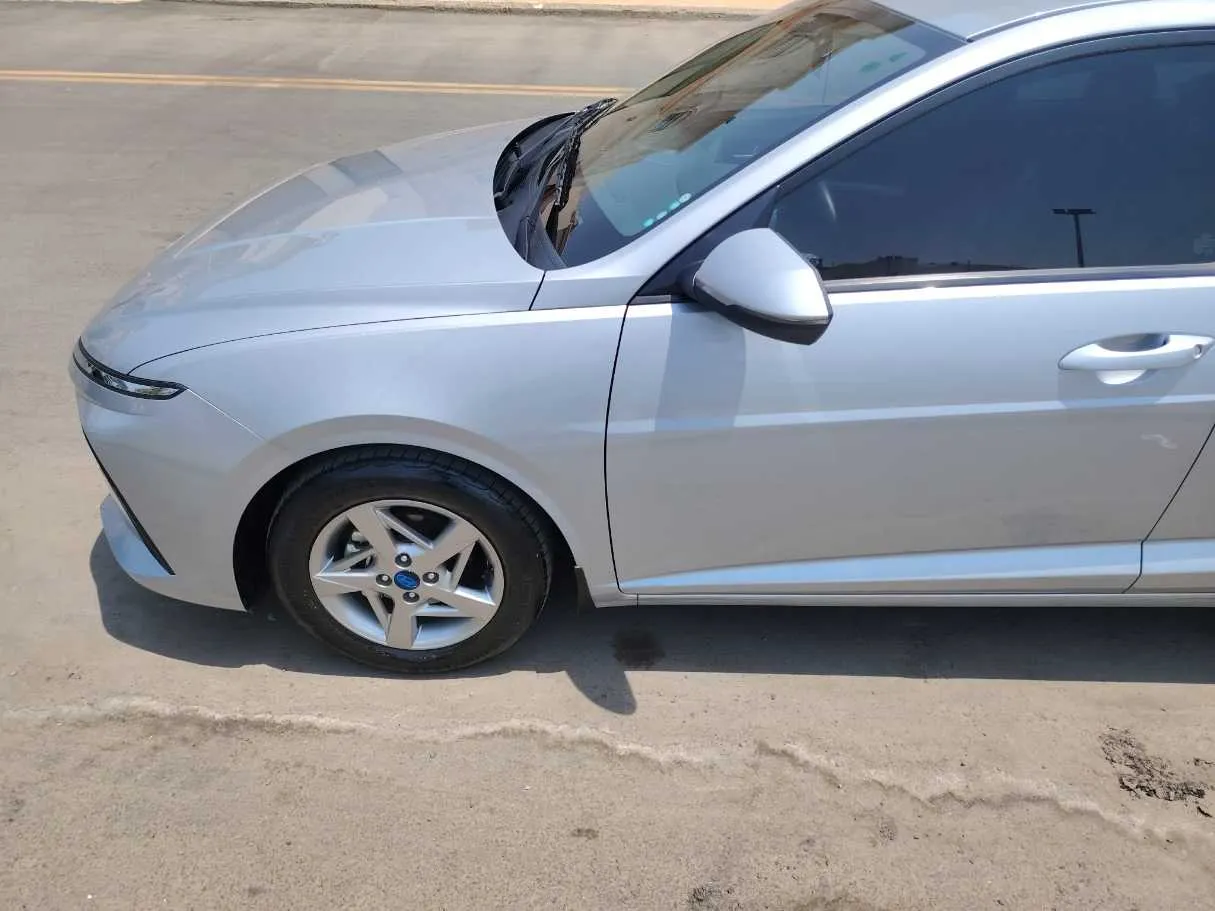 Car image 9