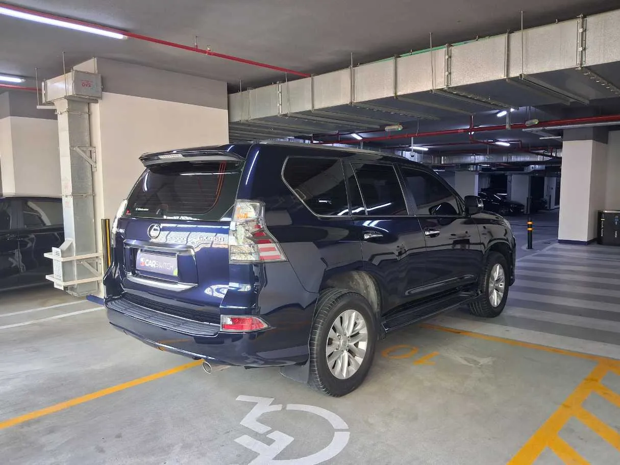 Car image 5