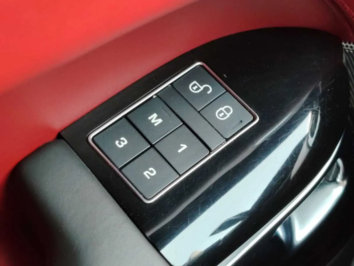 Car image 37