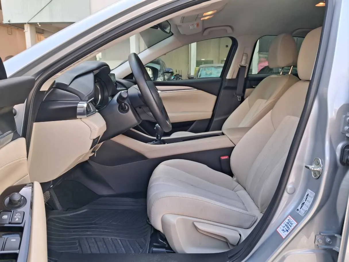 Car image 12