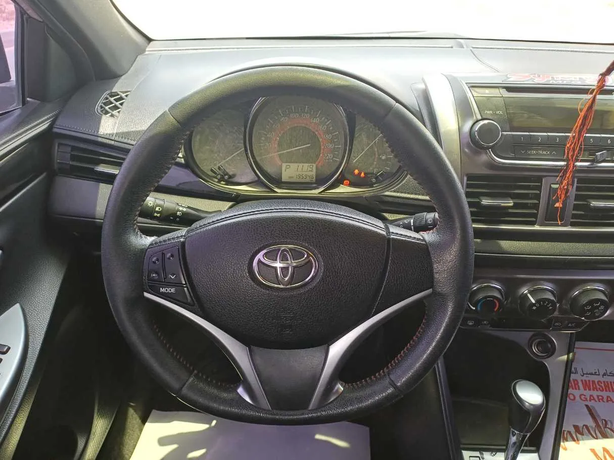 Car image 14