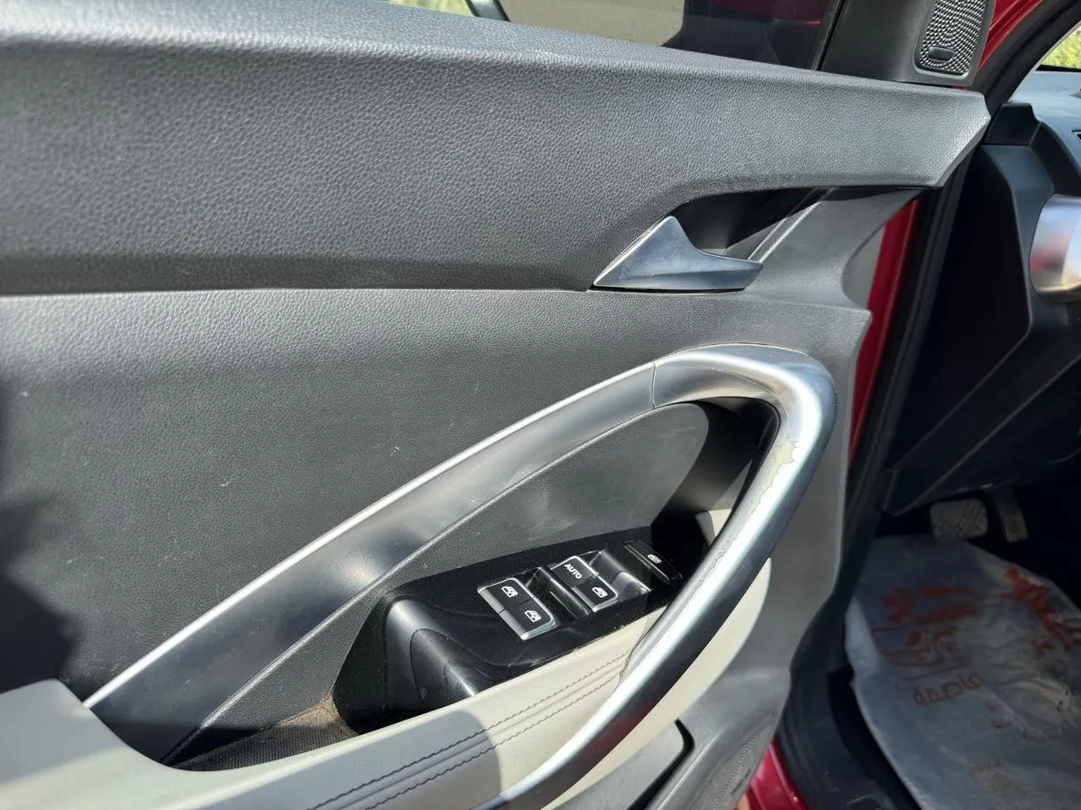 Car image 25