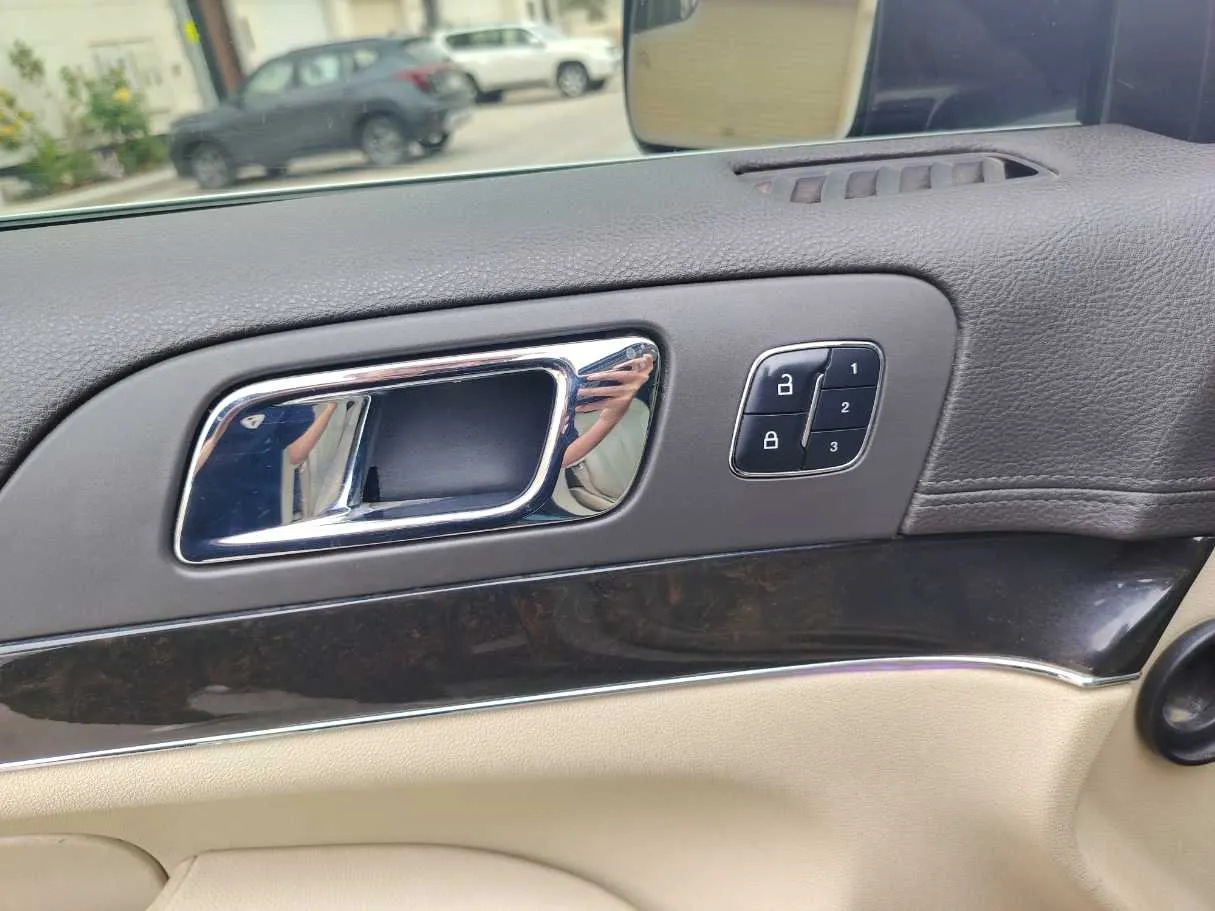 Car image 34