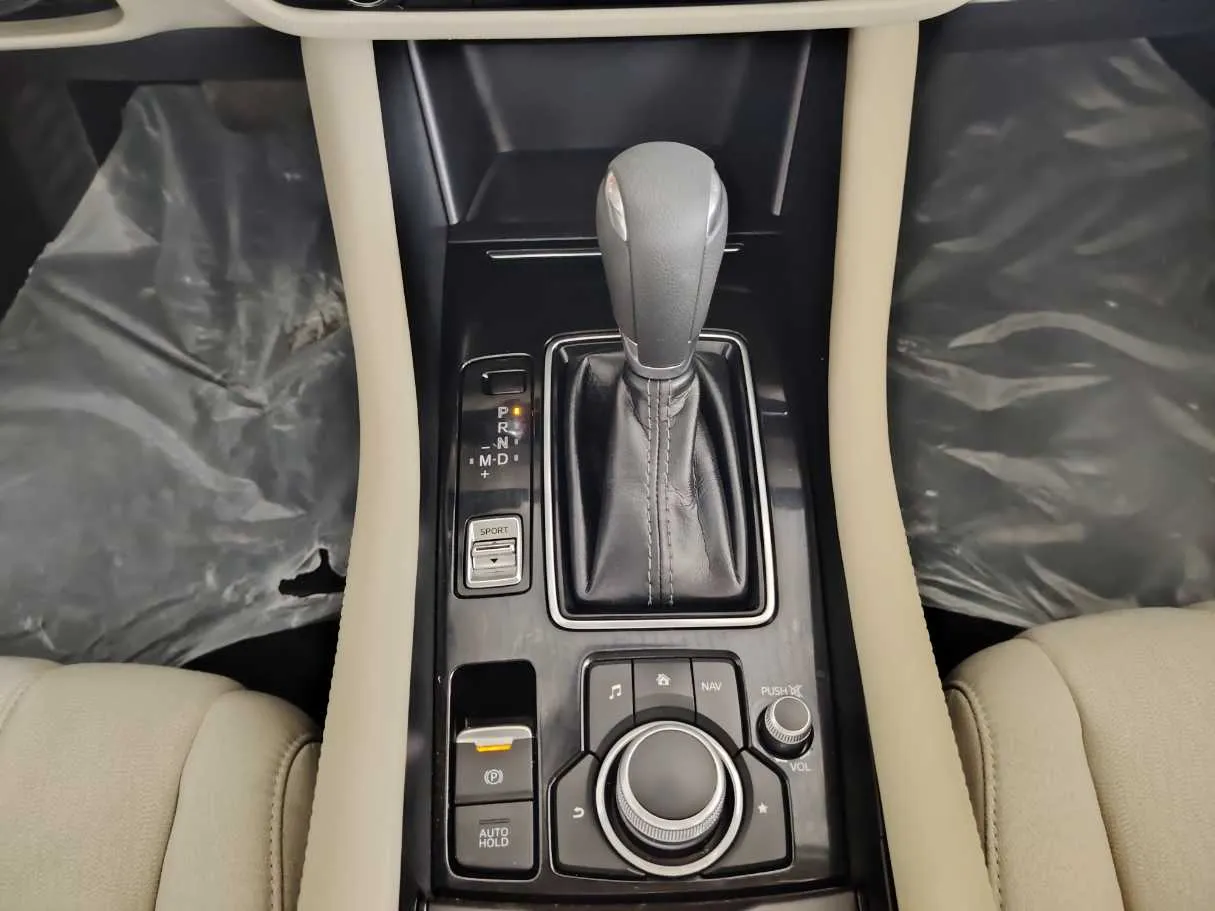 Car image 19
