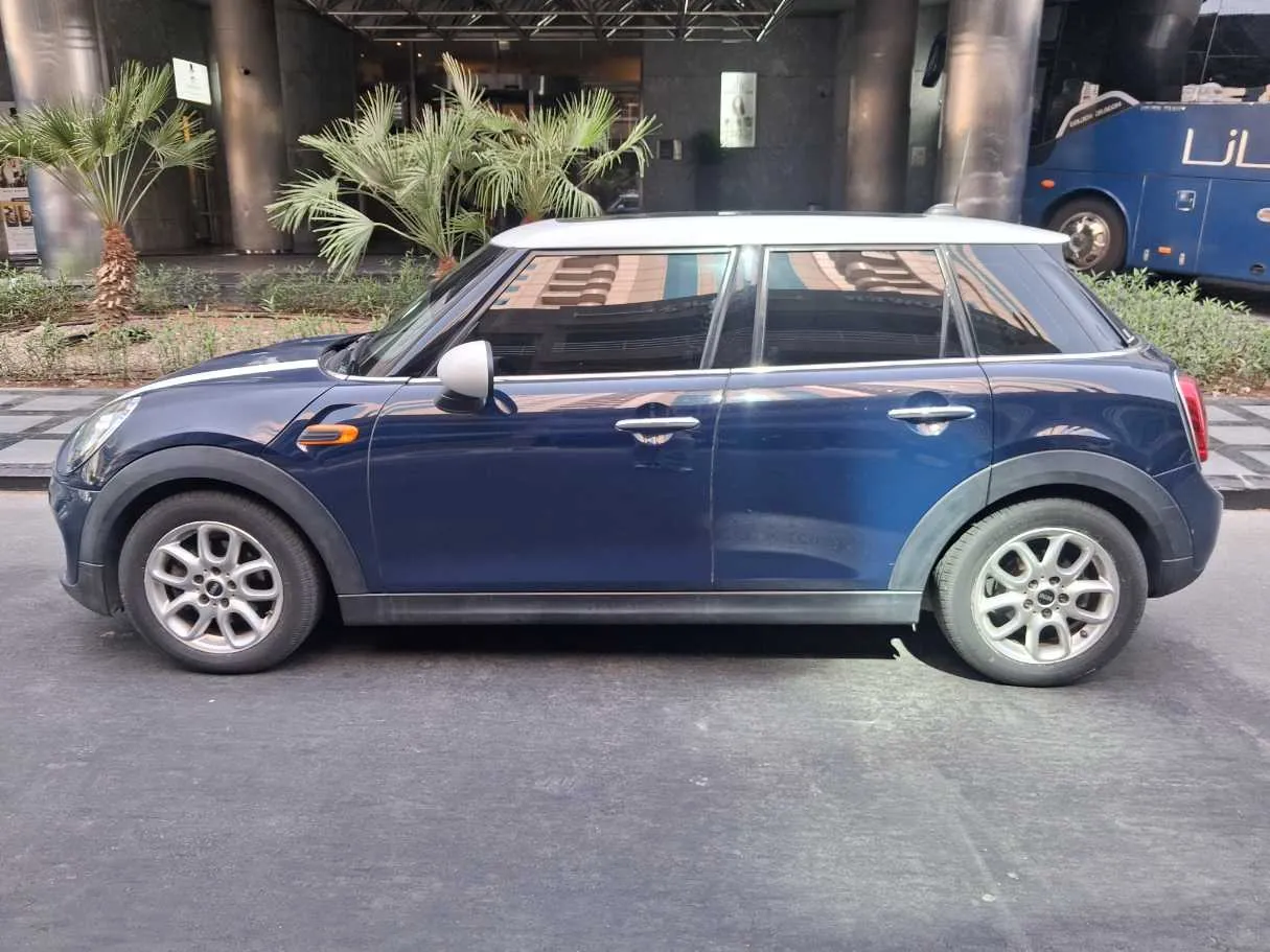 Car image 7