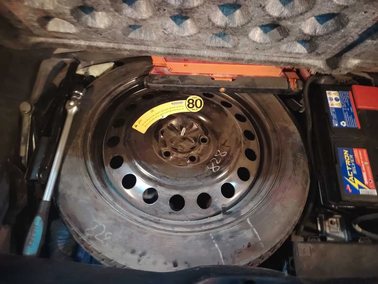 Car image 26