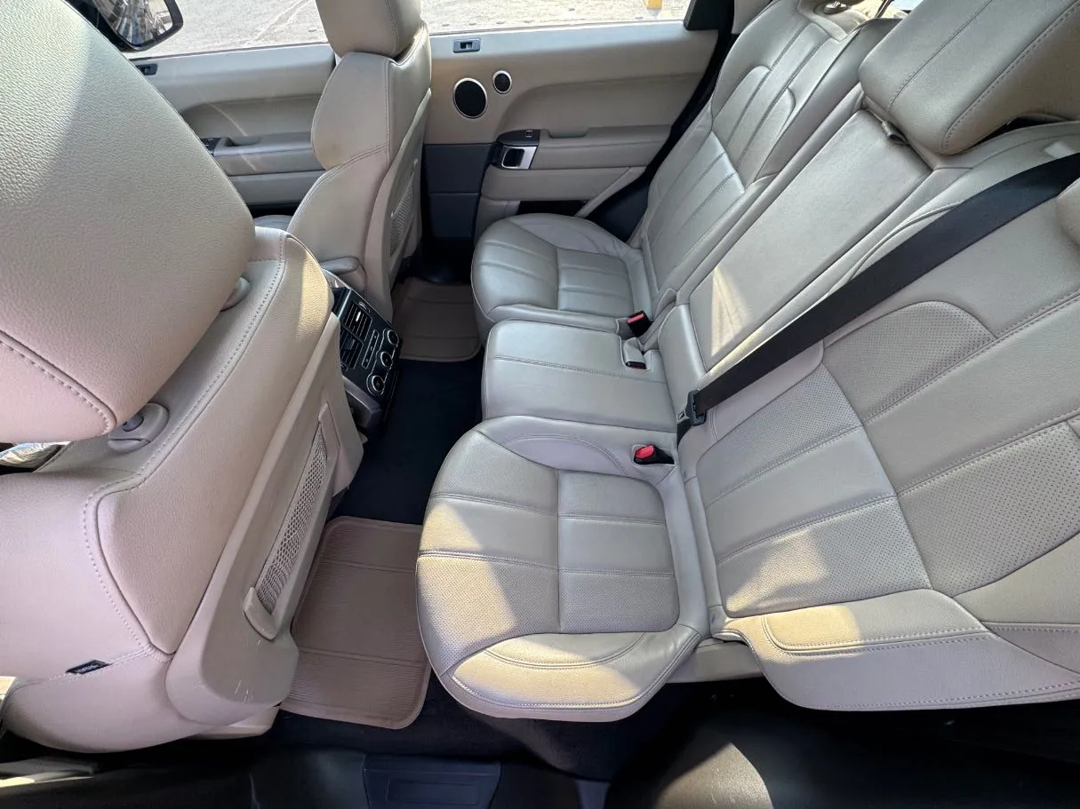 Car image 14