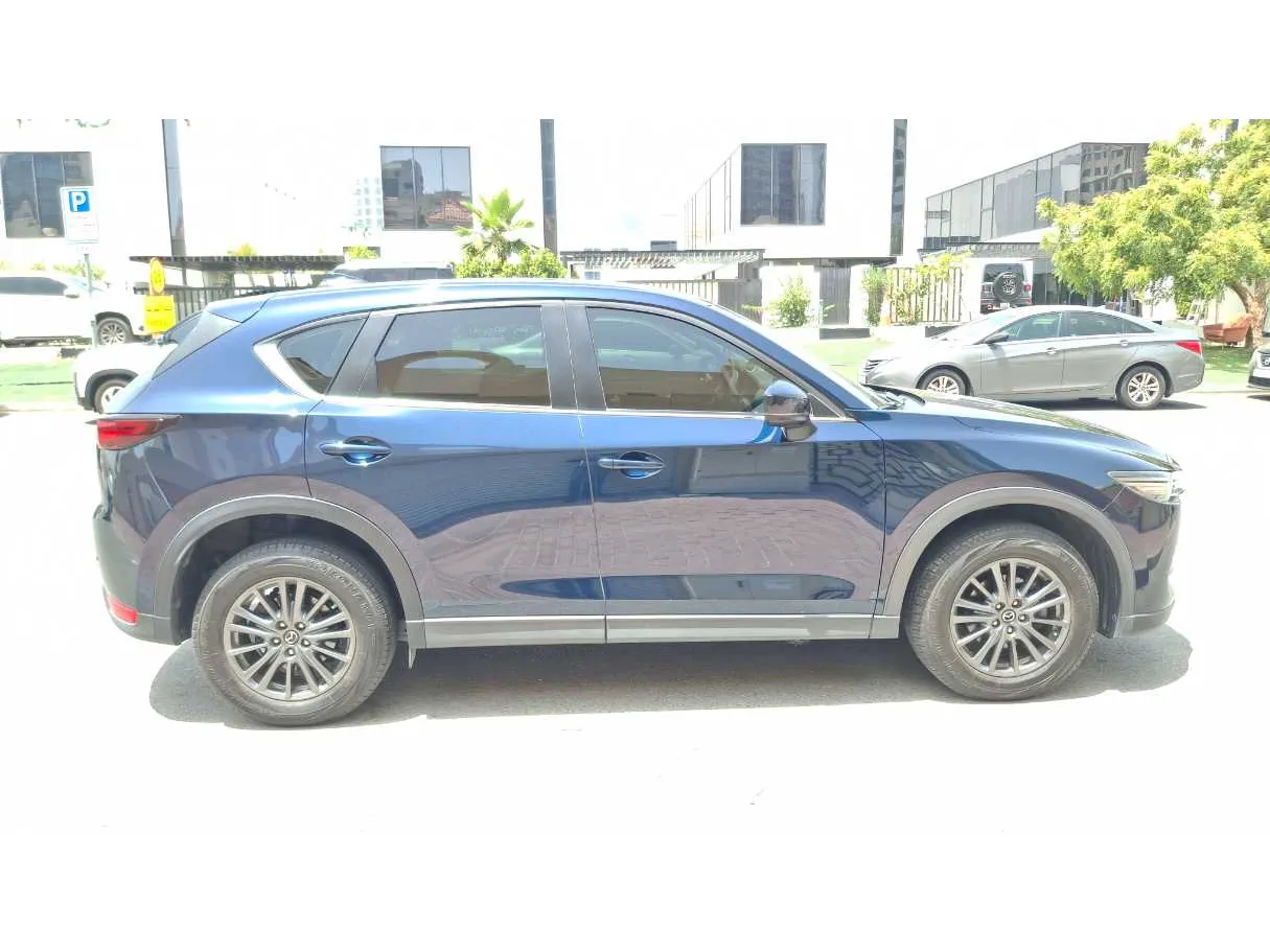 Car image 4
