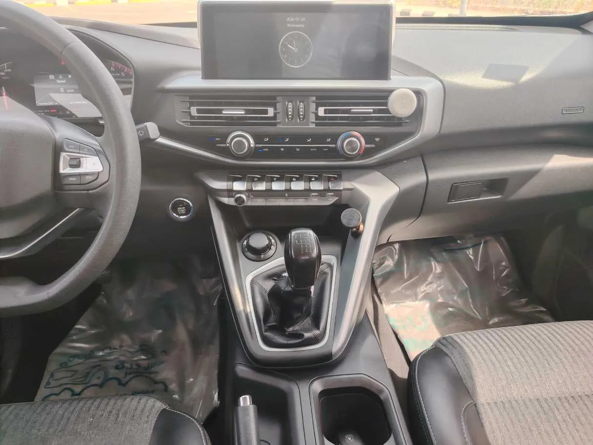 Car image 18