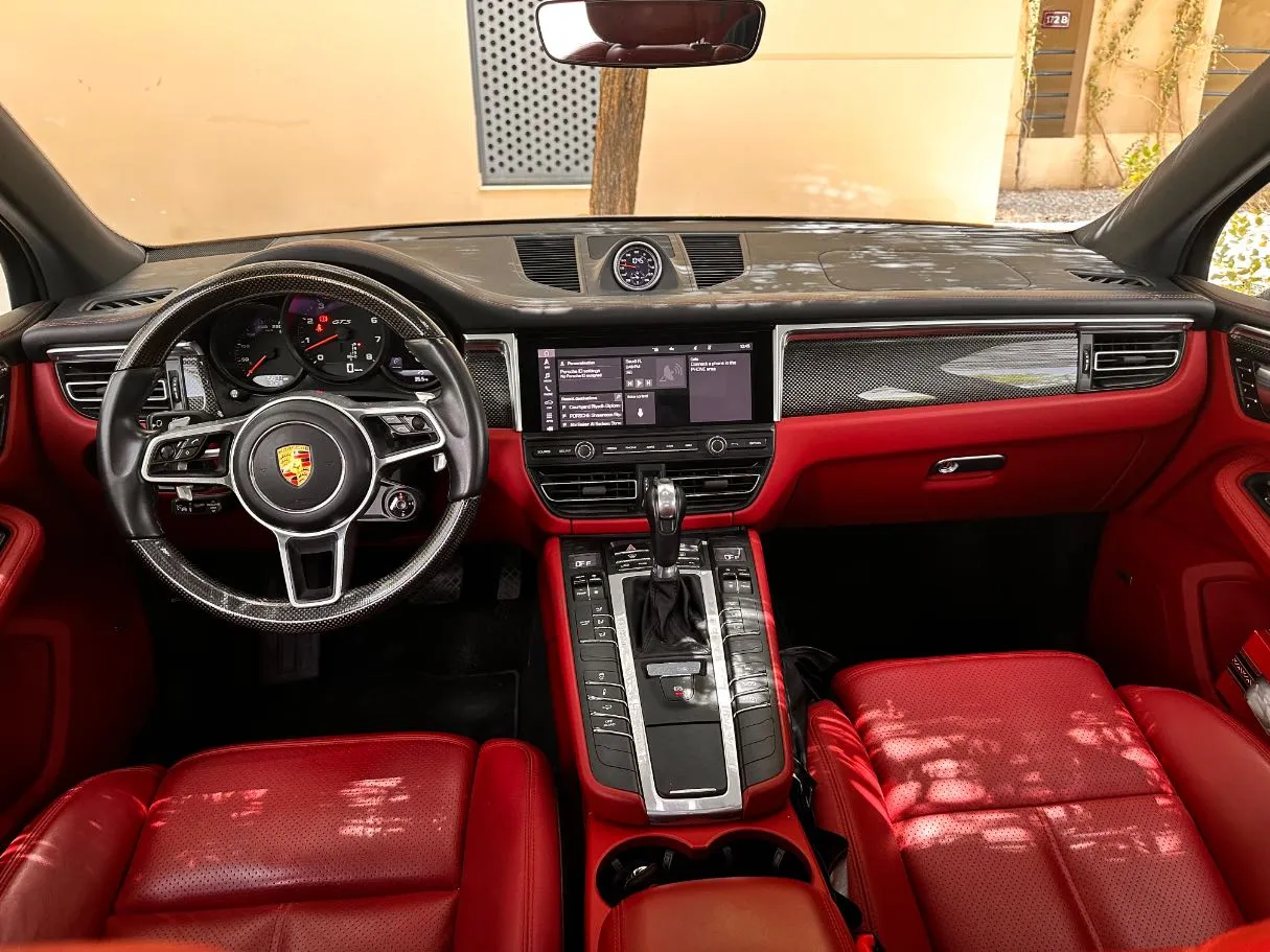 Car image 19