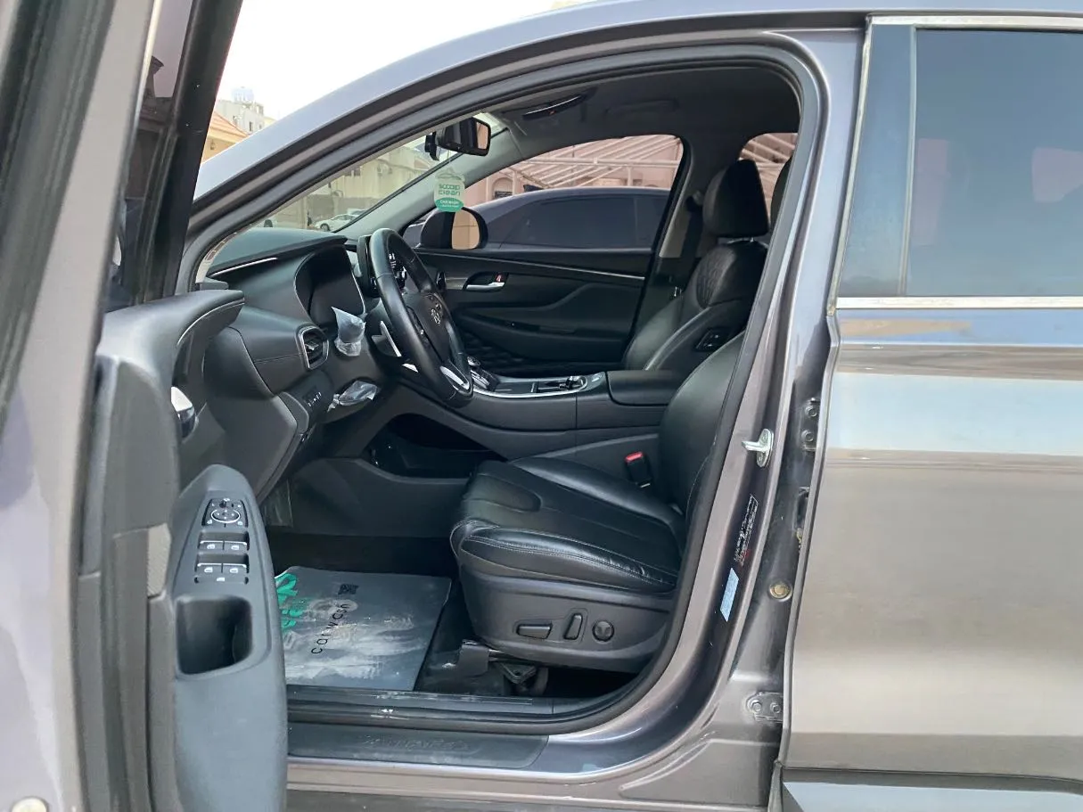 Car image 11