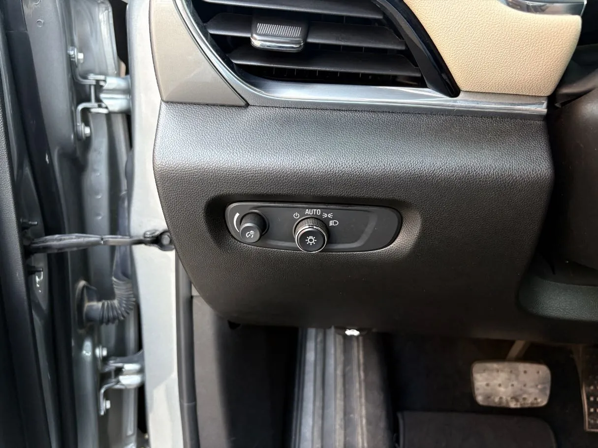 Car image 28