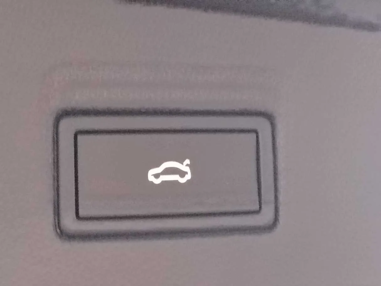 Car image 33