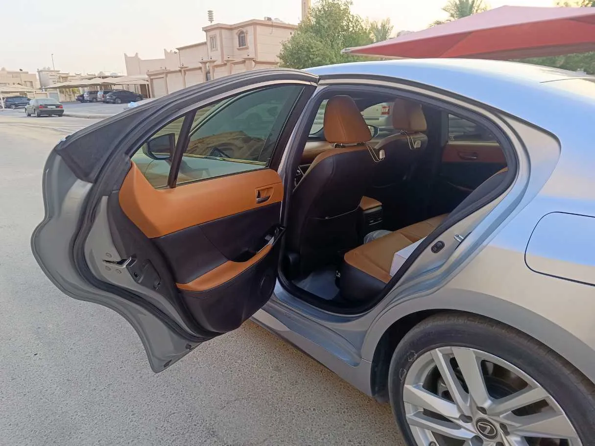 Car image 17