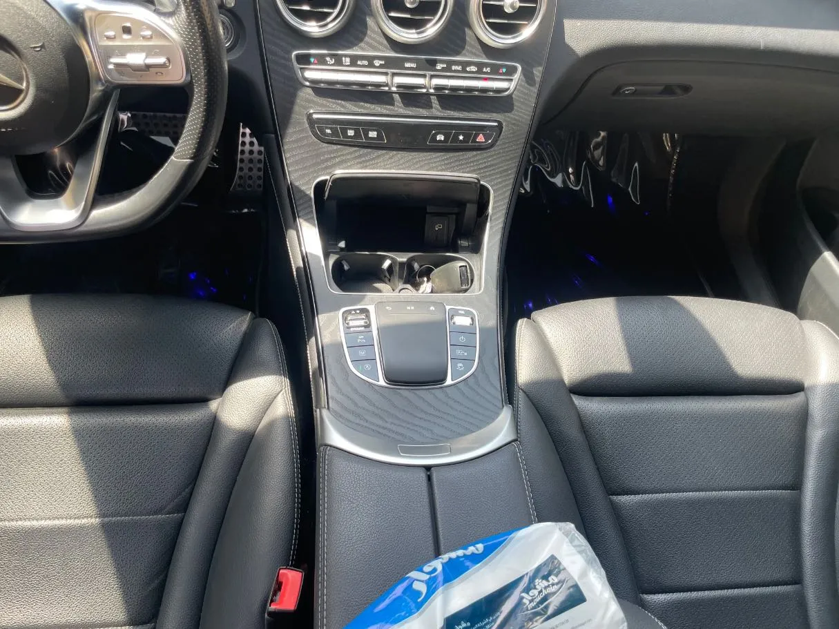 Car image 18