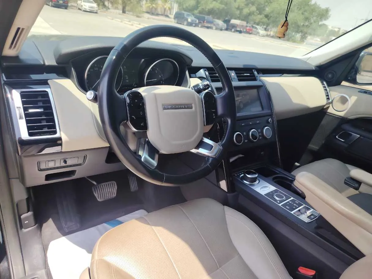 Car image 12