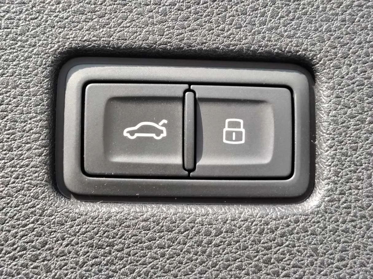 Car image 38