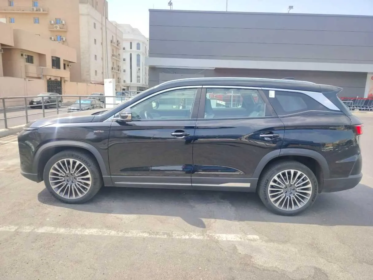 Car image 8