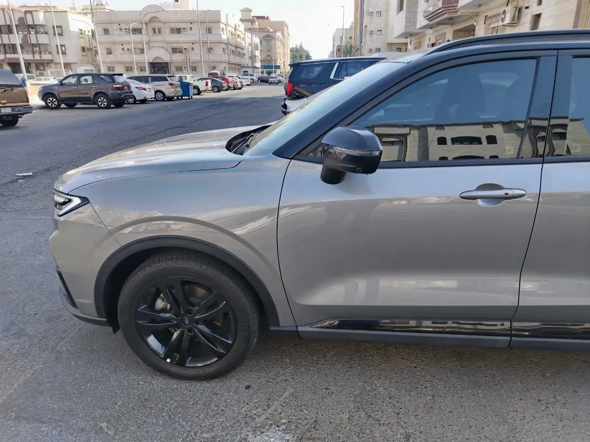 Car image 9