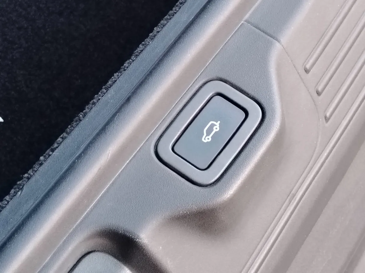Car image 46