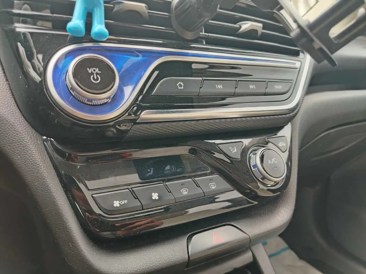 Car image 23