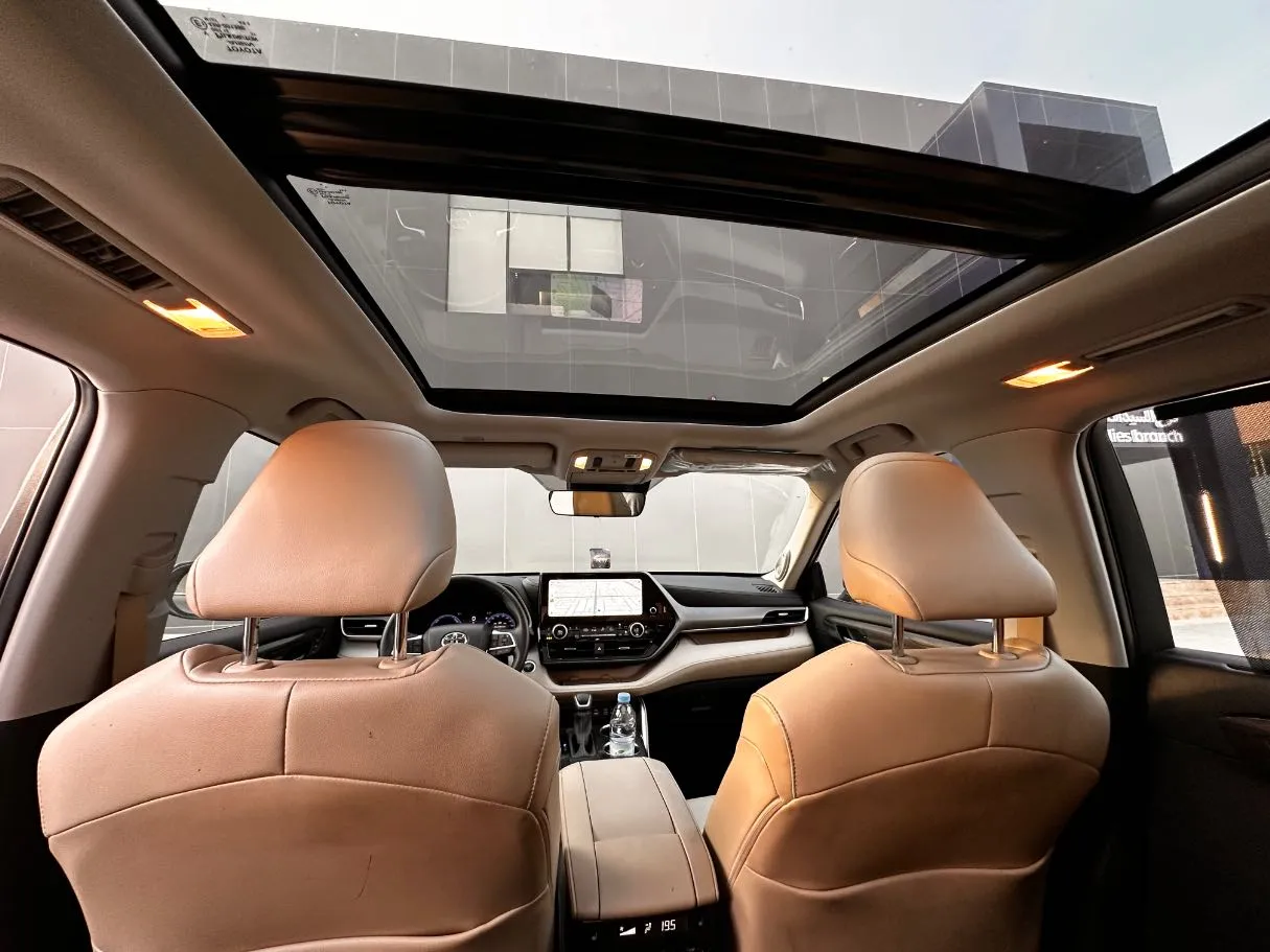 Car image 16