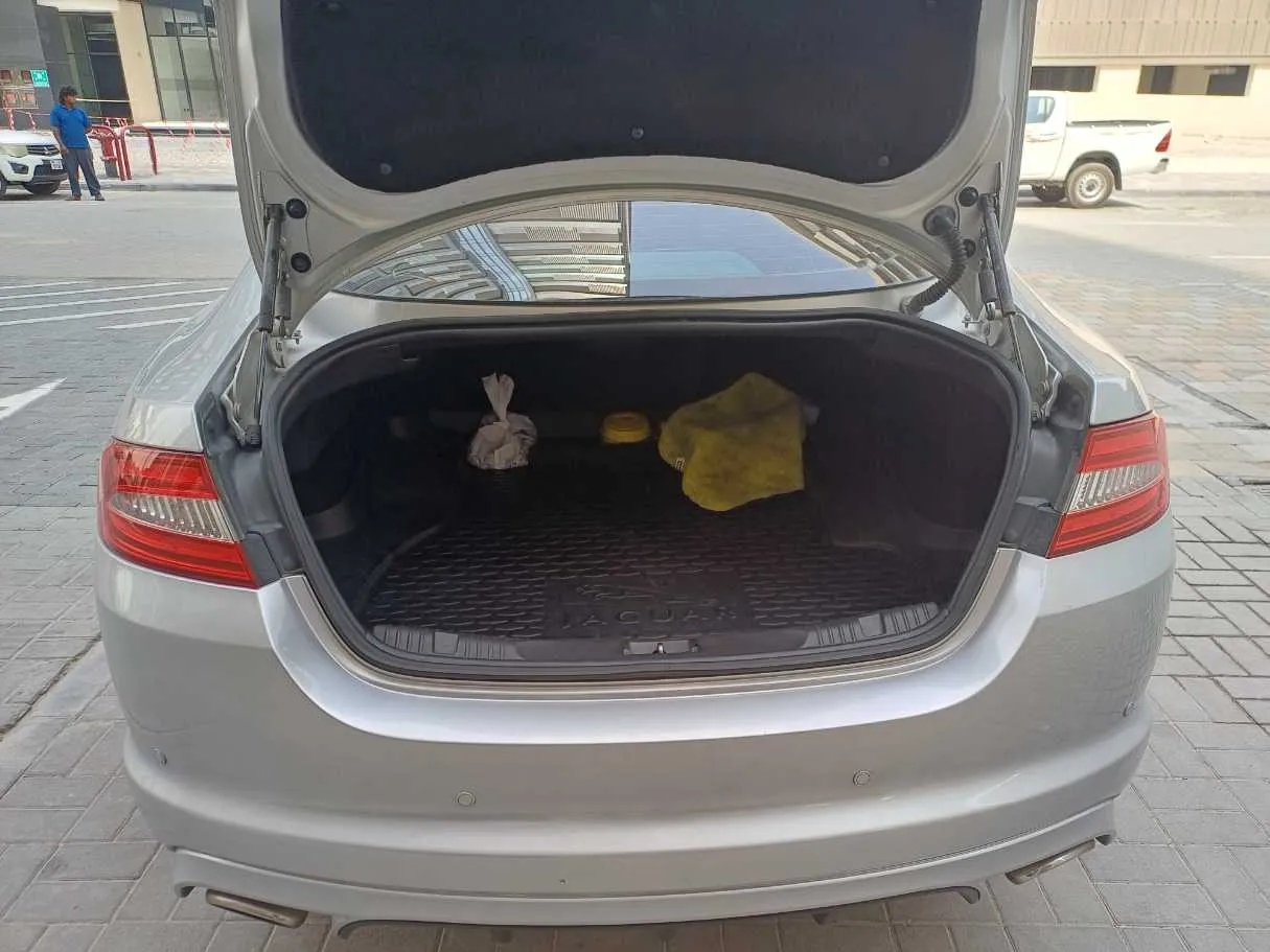 Car image 20