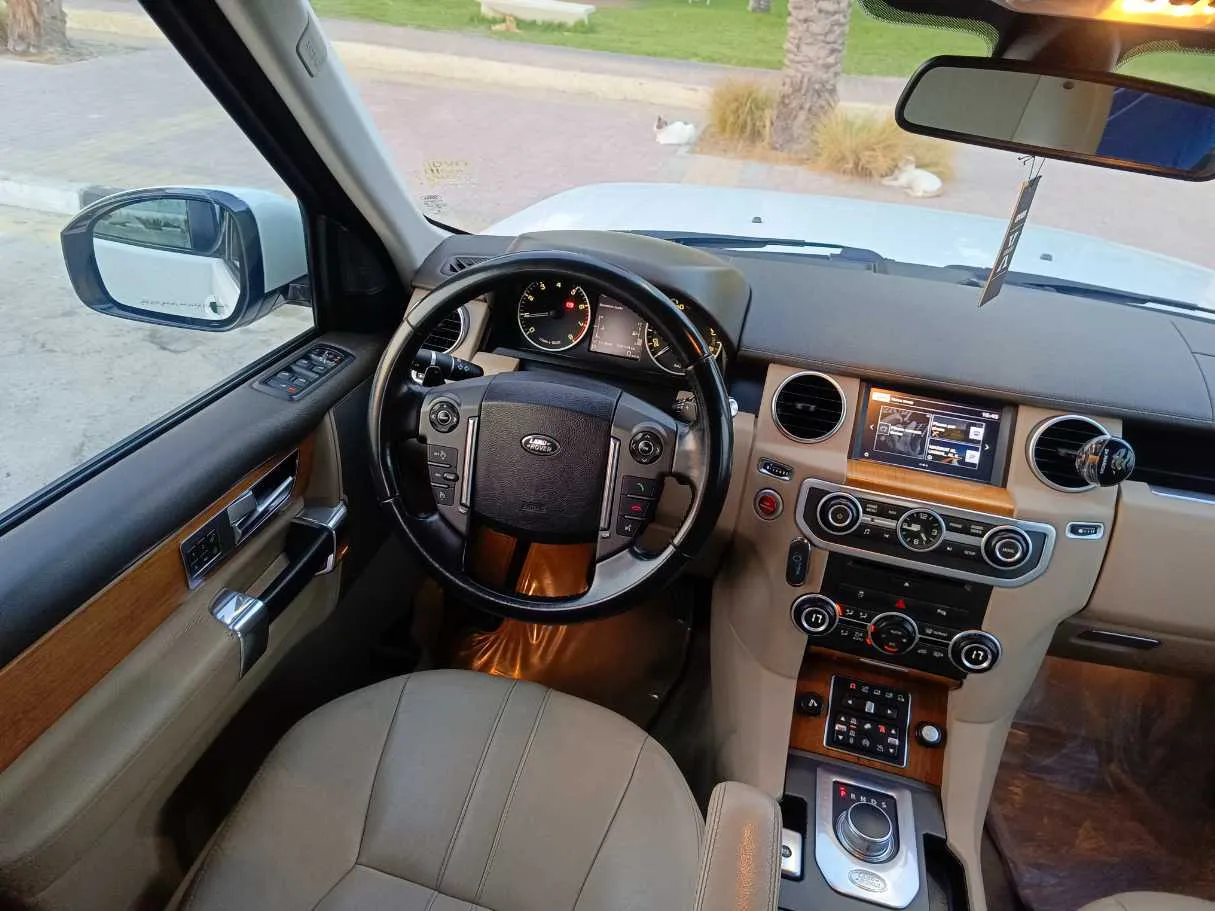 Car image 23