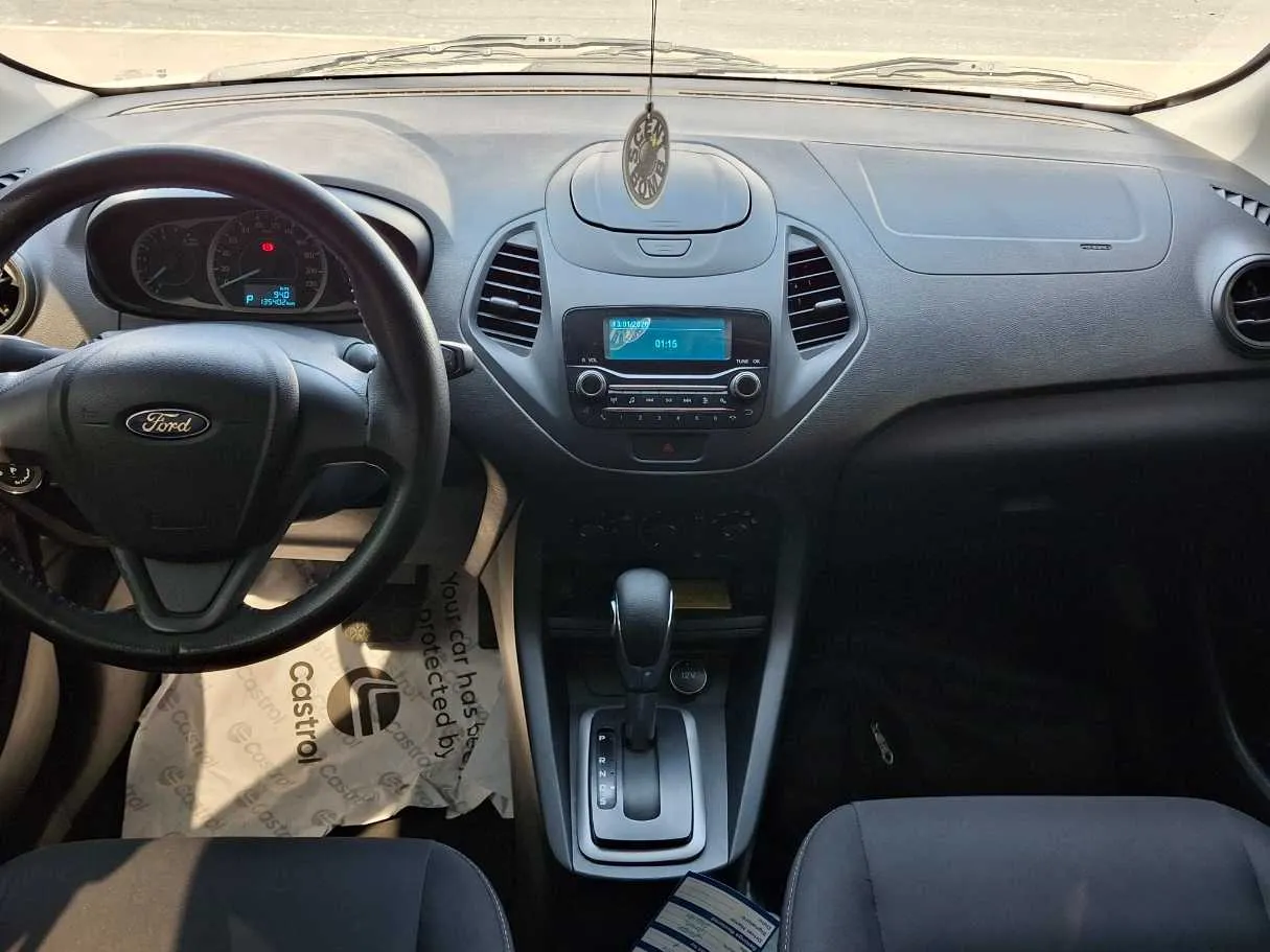Car image 14
