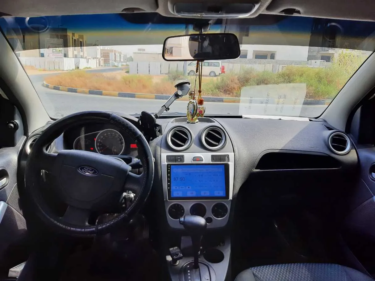 Car image 15
