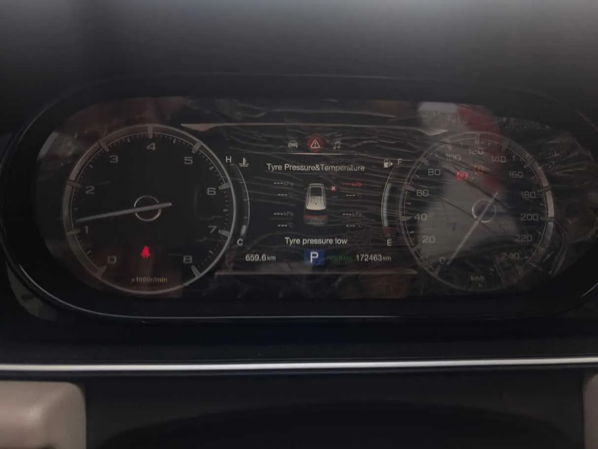 Car image 19