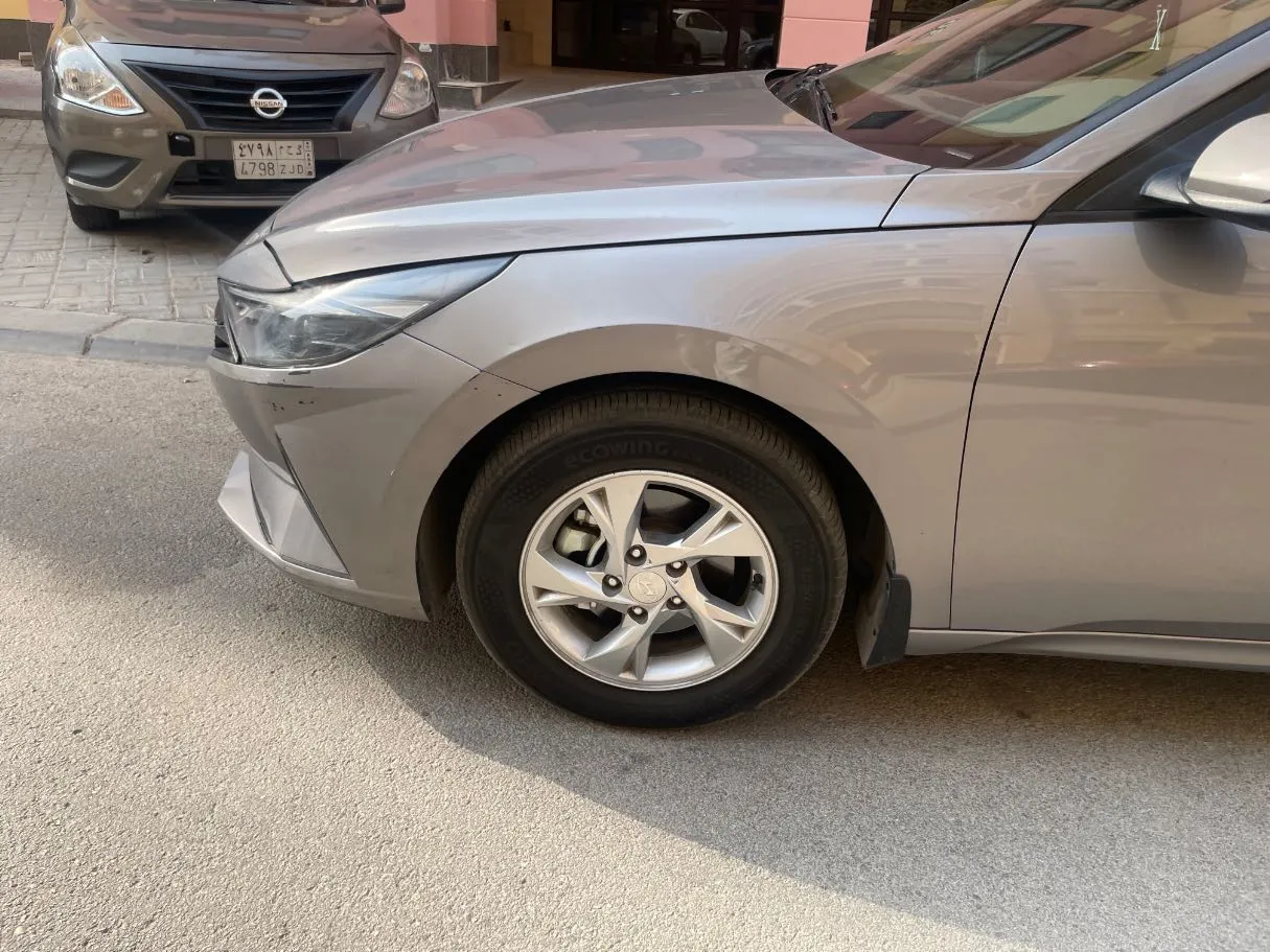 Car image 9