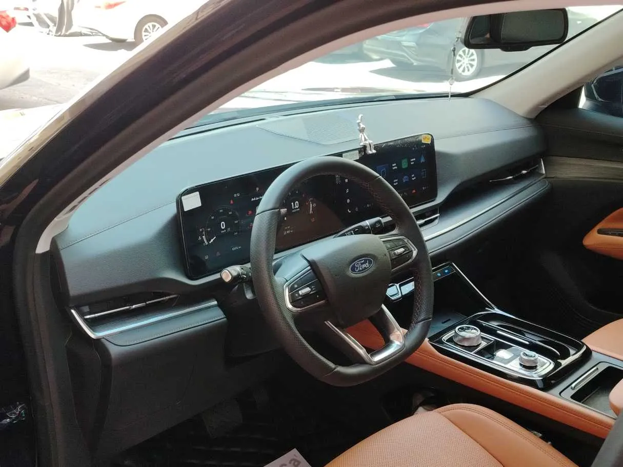 Car image 11