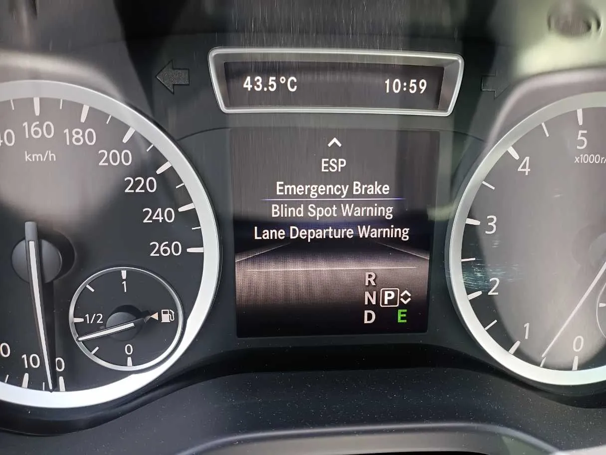 Car image 25