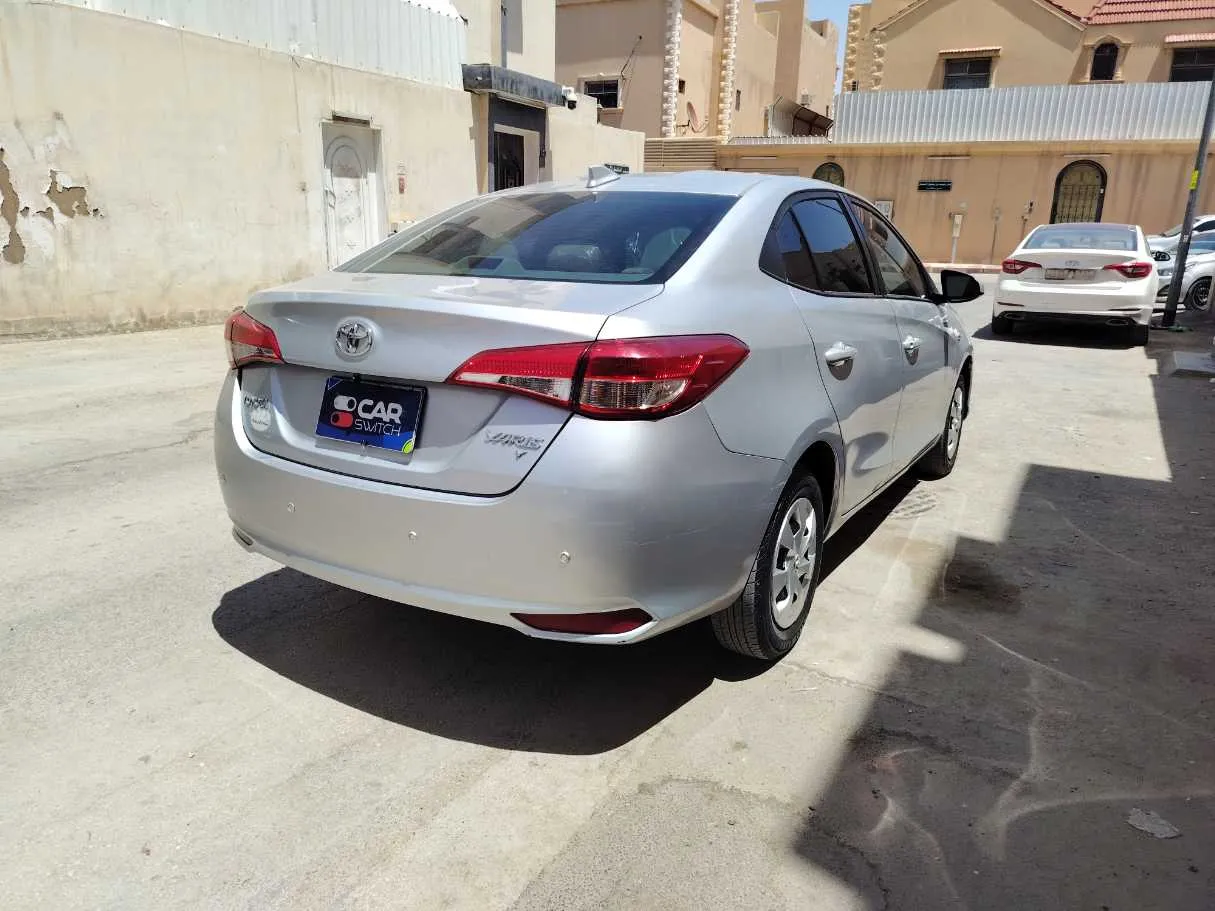 Car image 5