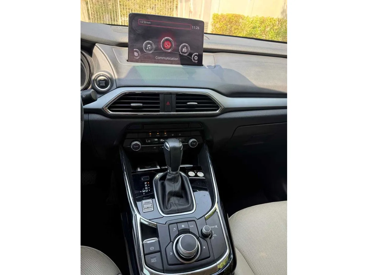Car image 18
