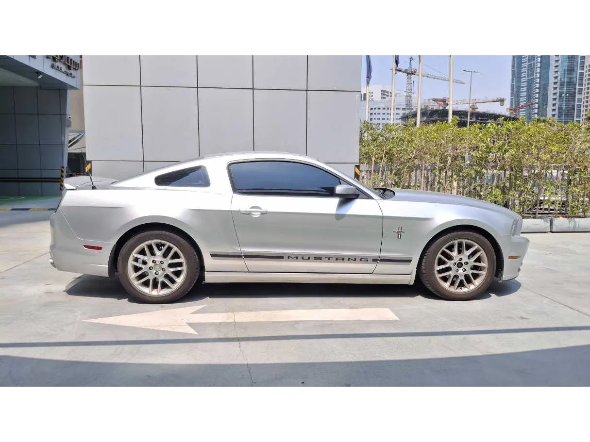 Car image 8