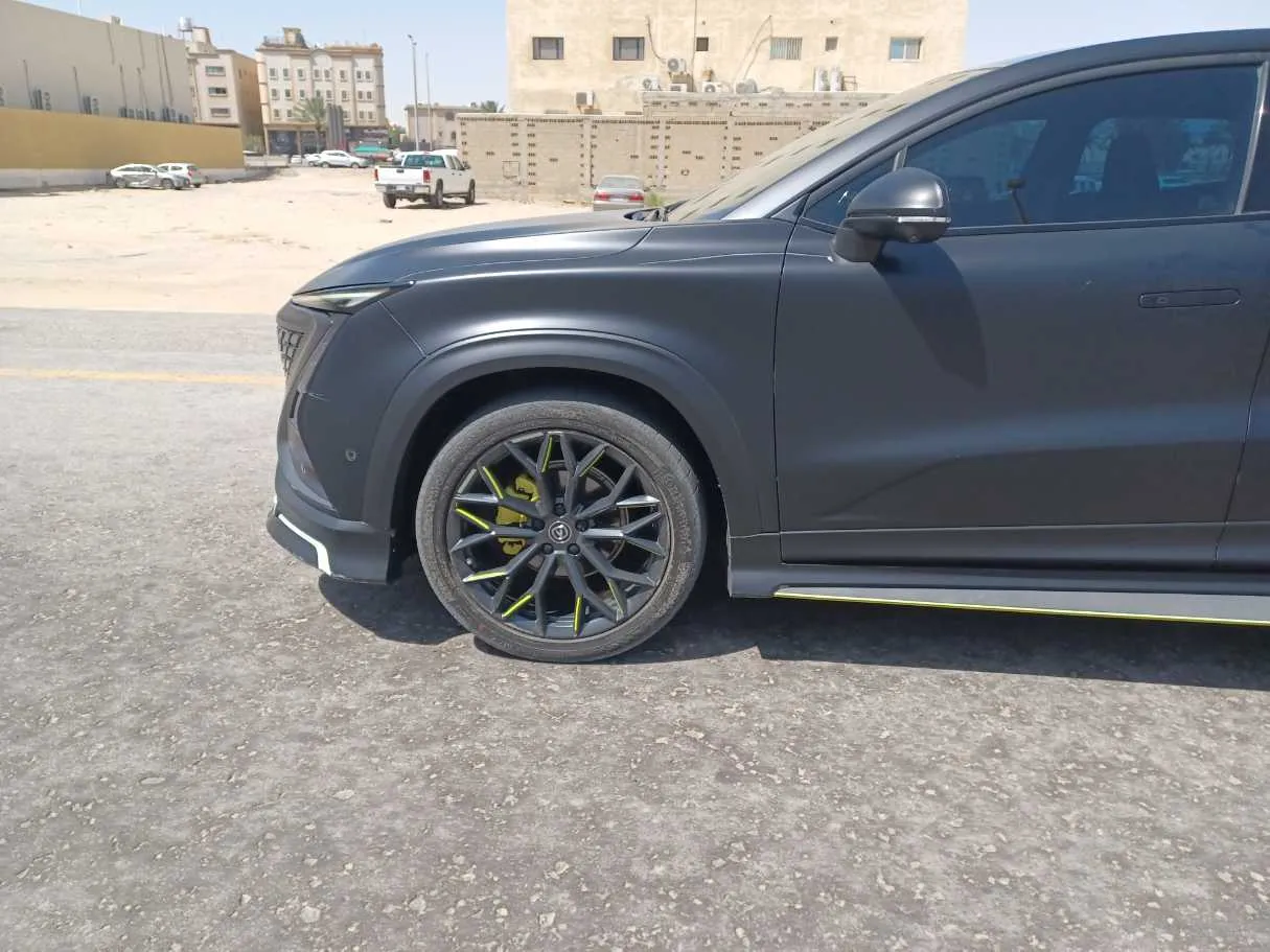 Car image 9